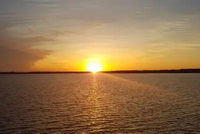 Image de SPÉCIAL Automne \/ Couchers de soleil magnifiques \/ Chaleur \/ Plage privée avec foyer