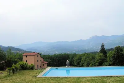 Image de Villa toscane avec grande piscine privée à 200 mètres à pied du restaurant