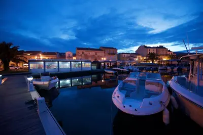 Image de 50m de la mer, Maison au cœur du village, des commerces, des plages et du port
