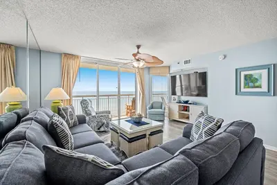 Image de Crescent Shores, Condo 4 Chambres sur la Plage, Bain à Remous et Connexion Wi-fi Gratuite!