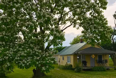 Image de Cabane confortable de 2 chambres dans un cadre champêtre près de Saginaw Bay et Fish Point.