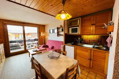 Image de Studio Cabine ensoleillé aux Saisies – 4 pers, Balcon Sud, Proche Pistes et Commerces