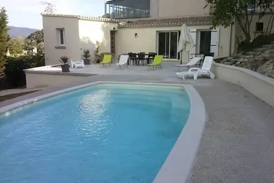 Image de Piscine et nature, tout proche du centre!