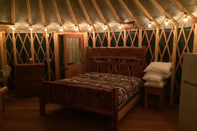 Image de Brand New Yurts dans la nature de Mt-Stay @ Gnp pas comme les autres! 7 mn de W Glacier