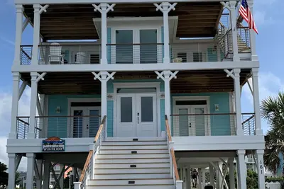 Image de En face de la plage, plage privée et accès à la piscine, des vues fantastiques
