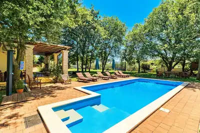Image de Villa de luxe istrienne - 300m2, jardin 2000m, aire de jeux pour enfants, piscine 40m2, WiFi