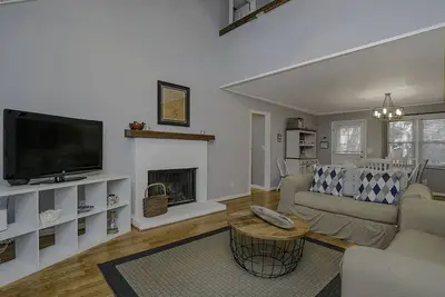 Image de Spacieux Tarpon Pond Cottage! Animaux acceptés! Cartes équipement!