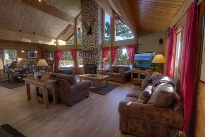 Image de Luxe isolé vue sur le lac avec barbecue, terrasse, cheminée, animaux acceptés (Nsh0621)