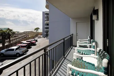 Image de Locations de vacances abordables avec vue sur un million de dollars.