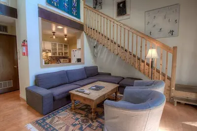 Image de Condo Woodsy avec foyer, barbecue, piscine communautaire avec terrasse et tennis (Tcc0961)