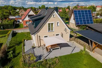 Image de Maison de vacances moderne et de haute qualité pour 6-8 personnes, à 300 m de Müritz, WiFi, cheminée