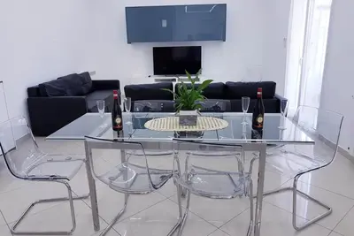 Image de Maison exclusive avec 3 chambres et 2 salles de bains Ă quelques pas de la mer