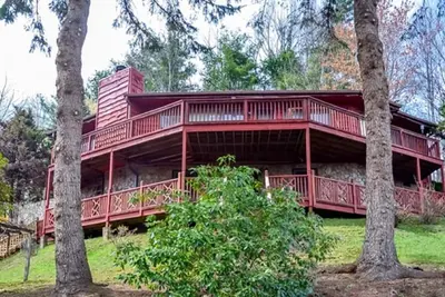 Image de Maison familiale Blue Ridge Mountain Ă Fleetwood Falls