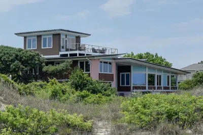 Une Gemme Architecturale sur la Plage la Plus Privée à Virginia Beach