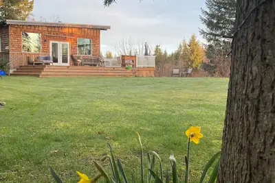 Image de SwitchingOff: une cabane contemporaine de la côte ouest donnant sur la nature