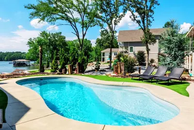 Image de Piscine, putting green, cascade! Maison de luxe 5 bd sur le lac Hamilton
