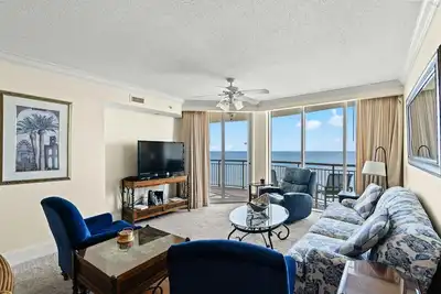 Image de Superbe 3 Chambres Mar Vista Grande Oceanfront Luxury Condo, 1206