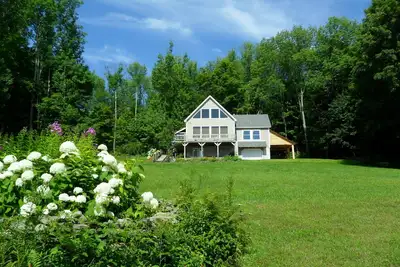 Image de Maison de Charme isolée dans une parcelle de 4 acres avec Vue
