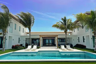 Image de Villa privée | Vue sur l'océan | 1 mile de la plage de Long Bay, 2 miles de Grace Bay