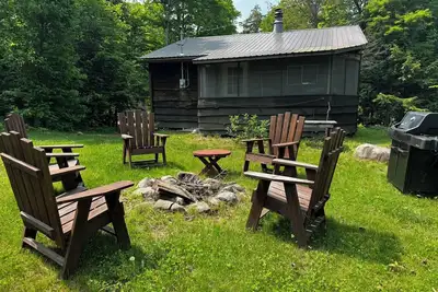 Image de The Knoll ~ Lake Front Cabin on Beautiful Lincoln Pond!