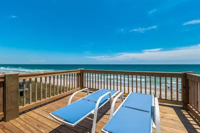 Image de À côté de Sea Gallery: Oceanfront 5 Br / 4. 5 Ba maison à Topsail Beach, pour 12 personnes