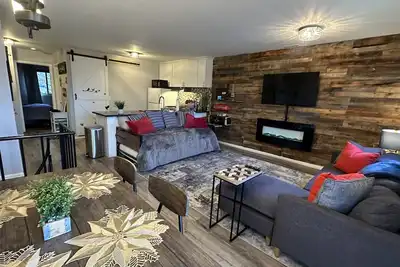 Image de Ski de 3 chambres sur Ski Off Condo avec de superbes vues. Propriété unique!