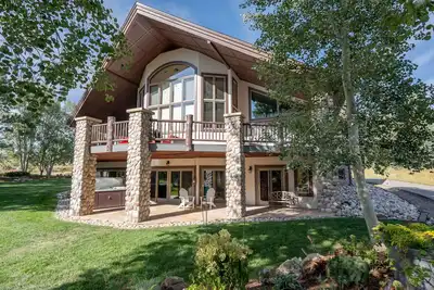 Image de Majestic Vista Chalet | Piscine intérieure privée | Cuisine gastronomique | Vues énormes | 20 personnes!