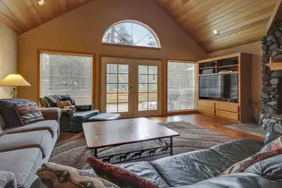 Image de 6 Mt. Hood-Sunriver, Oregon: bain à remous, barbecue, WiFi, Sharc Aquatics, Tubing Hill, Mt. Baccalauréat, Golf, Rivière Deschutes, Tennis, Pistes cyclables