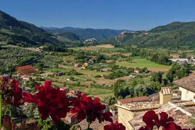 Image de Le Rocche - Sous le Château, Appartement Zaffiro avec Spa et Vue sur Rivière Noire
