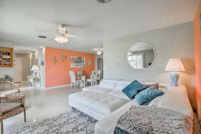 Image de Cozy Ormond Beach House w / Deck - Marchez jusqu'à la plage