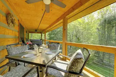 Image de Bryson City Cabin w / Hot Tub & Deck - sur 2 + Acres!
