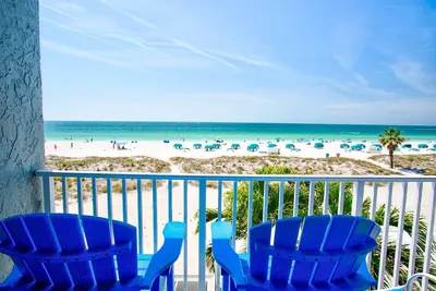 Image de Détendez-vous sur votre balcon privé sur la plage. Frais et confortable. Grande valeur de famille!