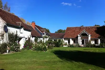 Image de Gite avec forêt et grande piscine, étangs. privés proche chateaux de la loire
