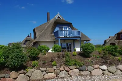 Image de Family-friendly house under thatch for 6 people + one child, pets allowed