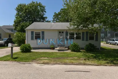 Image de Cottage pittoresque, à seulement trois pâtés de maisons de la plage, endroit calme