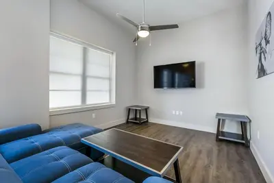 Image de Spacieux Condo 1bd moderne dans le bâtiment de Californie par Hosteeva