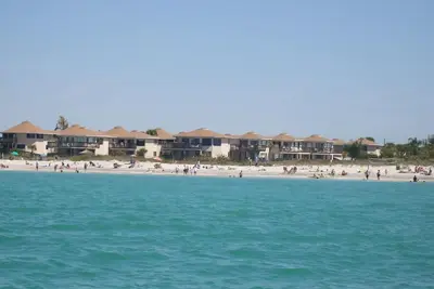 Image de Beach Front Gem avec des couchers de soleil stellaires (1er étage et balcon privé)