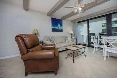 Image de Vue Sur La Plage ~ 2 chambres à coucher! Island Winds à Gulf Shores!