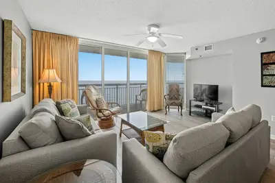 Image de Crescent Shores, Condo 3 Chambres sur la Plage, Bain à Remous et Connexion Wi-fi Gratuite!