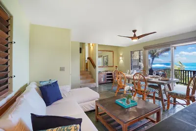 Image de Superbe maison en bord de mer avec vue sur l'océan et accès à la plage