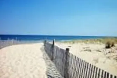 Image de Ocean View et seulement des marches sur le sable! !