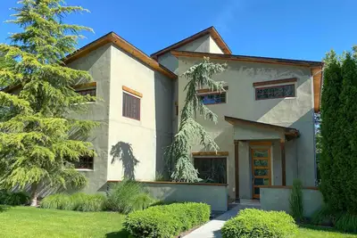 Image de Custom Home - Promenade au centre-ville de Boise, à dos de chameau