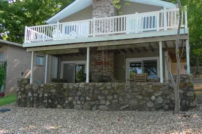 Image de 10mm Lake Getaway - 3 Br, 2 salles de bain - Franky & Louie's Cove!