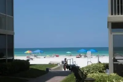 Image de complètement remodelé condo / sur la plage 1er étage