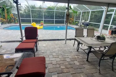 Image de Nouveau 3br Apollo Beach House w \/ Pool et 8 personJacuzzi!