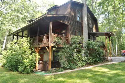 Image de Six Chambre Maison sur 3 niveaux avec vue sur le lac, accès. Famille Et Animaux acceptés.