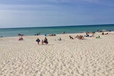 Image de Mayflower Beach! 5 Chambre Waterview Accueil W \/ Central A \/ C accross de la plage