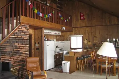 Image de Maison au bord de l'eau sur un lac privé paisible