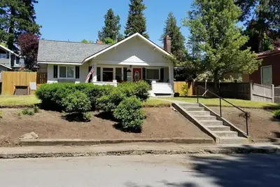 Image de Coeur d'Alene Lakeshore célèbre Cottage près de la plage!