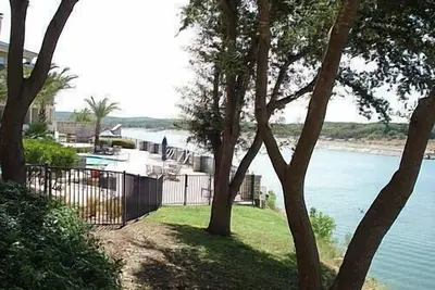 Image de Villa 1104 - Ce condo 1/1 a une vue magnifique sur le lac Travis avec un lit king